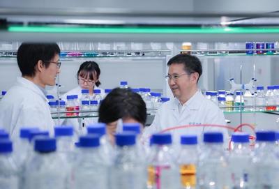 富民興渝·城市英雄丨蔣仁生:一輩子做疫苗 讓中國人有尊嚴(yán)有質(zhì)量地活著